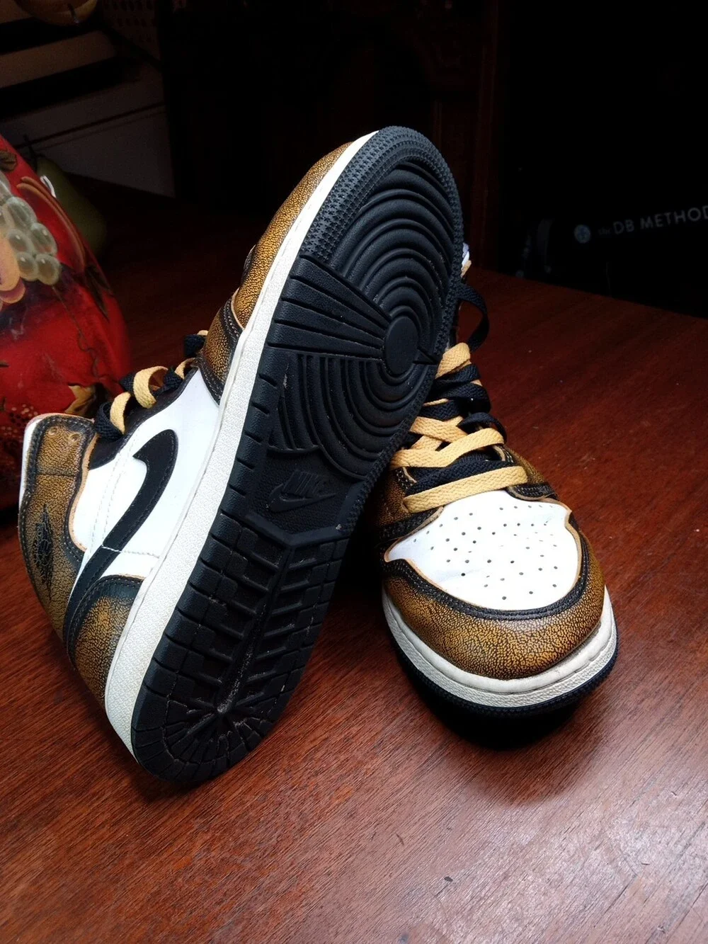 Nike Air Jordan 1 Mid SE Orange Wear Away GS DQ8418-071 Size 7Y Shoes